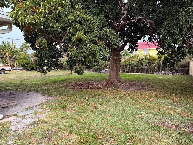 Building Photo - 531 99th Ave N