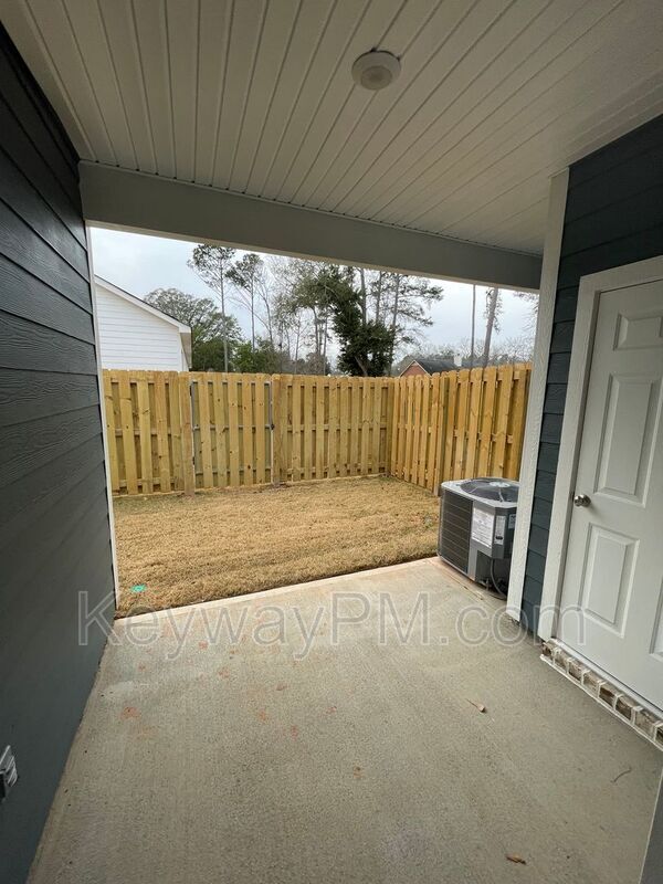 Building Photo - 2051 Denmark Ave SE