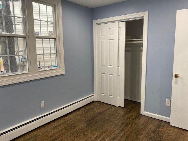 Building Photo - 442 New York Ave