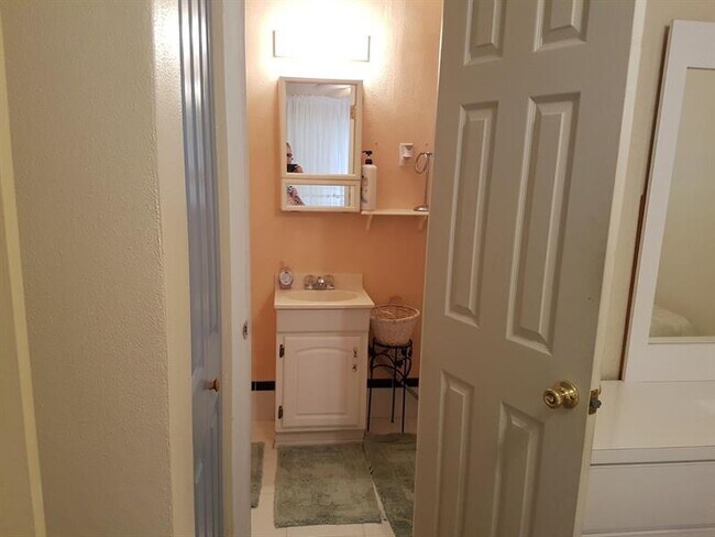 Building Photo - 4111 SW 32nd St