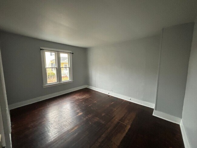 Building Photo - 17 Noble