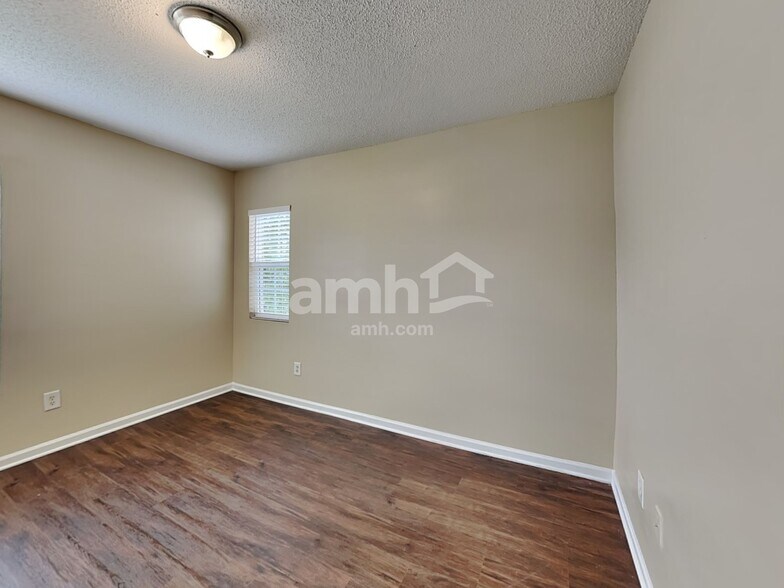 Building Photo - 710 Obsidian Way