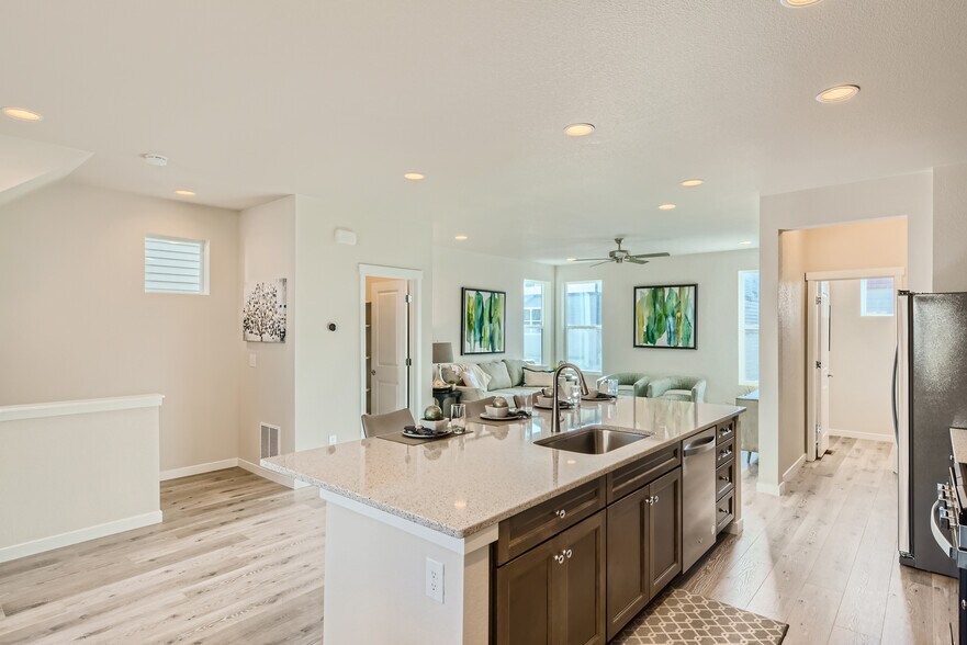 Building Photo - 6703 Lily Mountain Ln