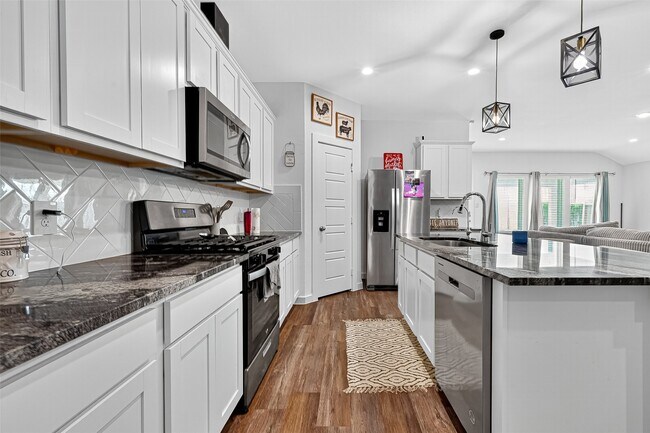 Building Photo - 8730 Shumard Oak Dr