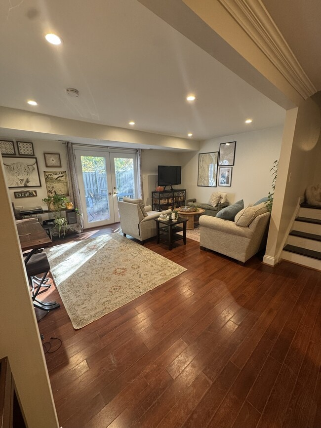 Building Photo - 5637 Independence Cir