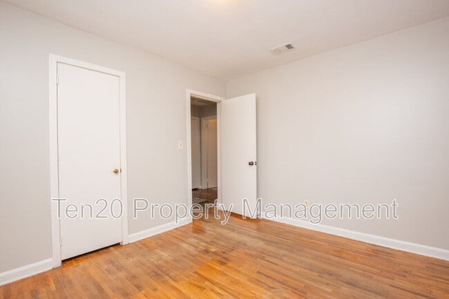 Building Photo - 4264 Yates Dr