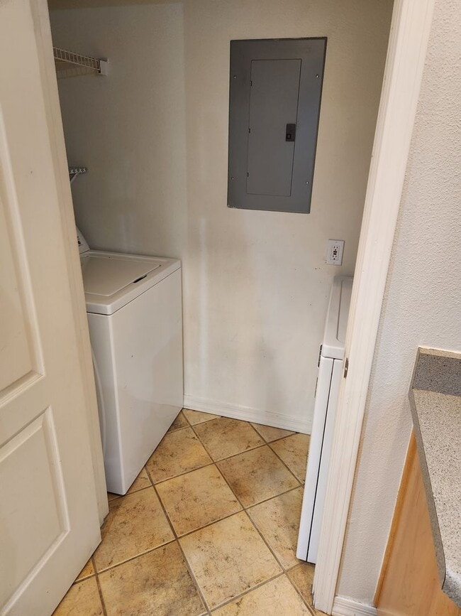Building Photo - AVAILABLE NOW! 2-Bedroom, 2-Bathroom Condo...