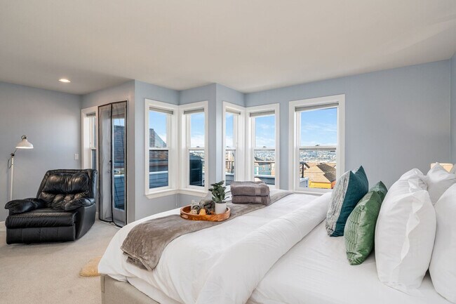 Building Photo - 4224 Francis Ave N