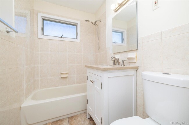 Building Photo - 19 Daley Pl