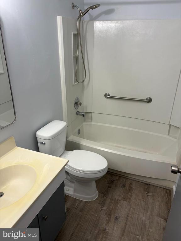 Building Photo - 424 Crisfield Dr