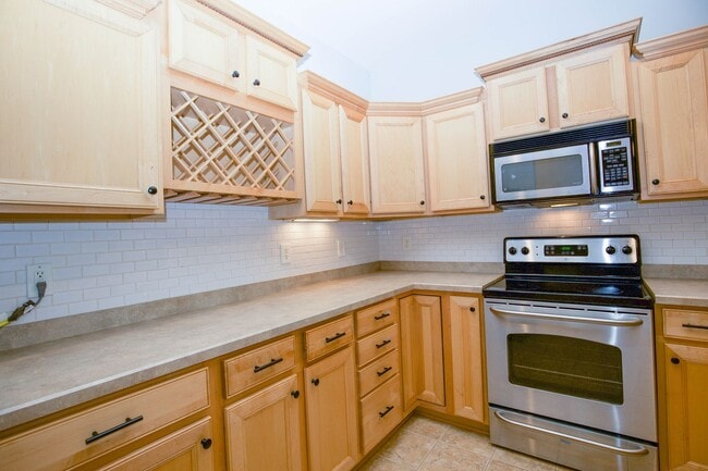Building Photo - Beautiful corner lot home- Woodlake