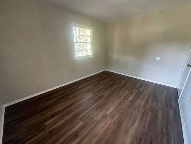 Building Photo - 705 Buena Vista Dr