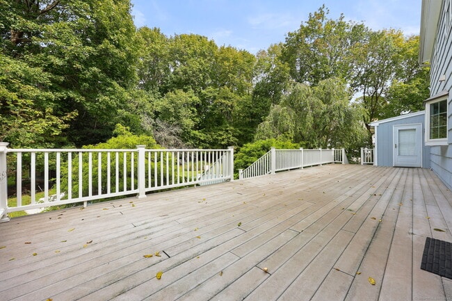 Building Photo - 8 Ferry Ln E