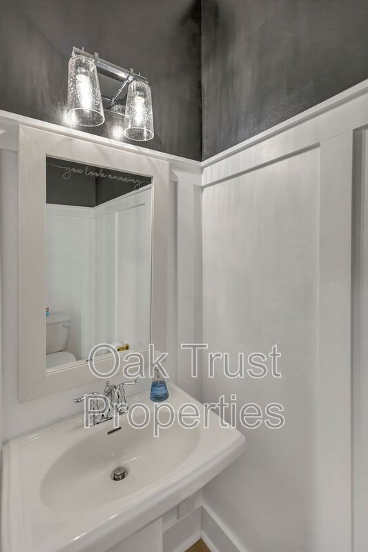 Building Photo - 3 Clearblue Lp