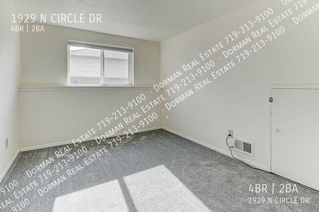 Building Photo - 1929 N Circle Dr