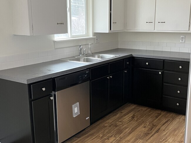 Building Photo - 1826 S Pacific St