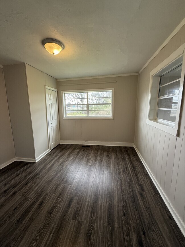 Building Photo - 1317 11th St N