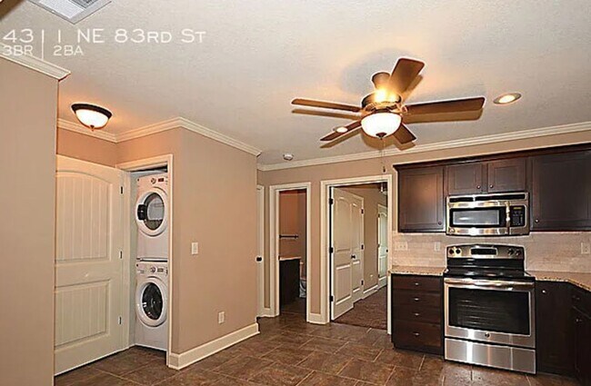 Building Photo - Your Perfect Home Awaits!
