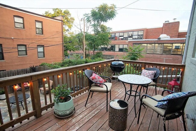 Building Photo - "Spacious 3-Bed, 3-Bath Urban Retreat in Vibrant Washington, DC Neighborhood!"