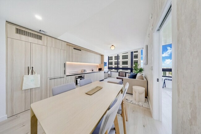 Building Photo - 350 N Miami Ave