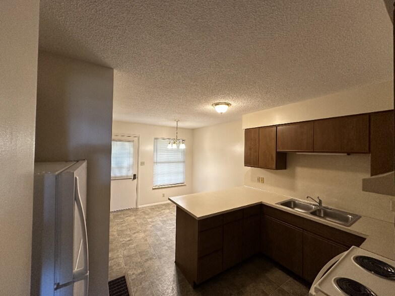 Building Photo - 624 Cumberland Dr