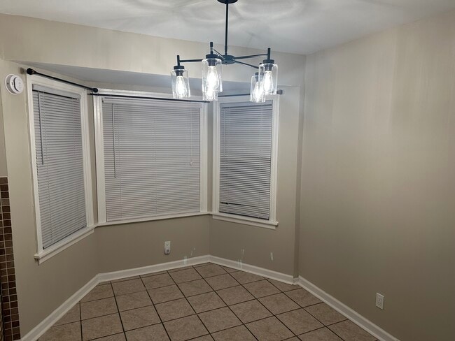 Building Photo - 83 S Lynhurst Dr