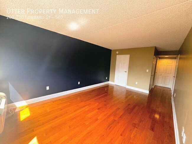 Building Photo - 200-210 Lombard St-503