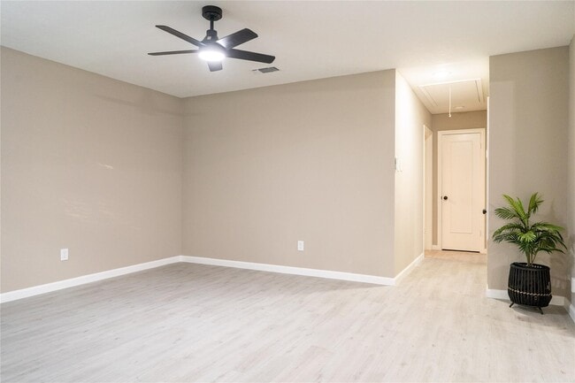 Building Photo - 10 N Wavy Oak Cir