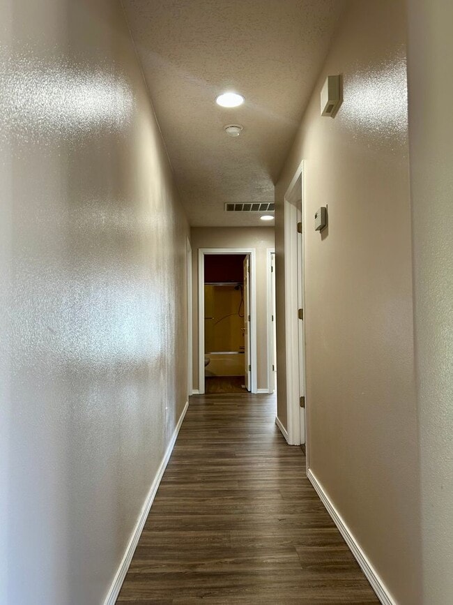 Building Photo - Single Level- Three Bedroom Home