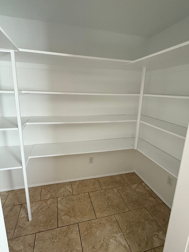 Building Photo - 7234 E Beverly Dr