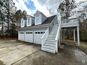 Building Photo - Beautiful and Convenient Private Apartment...