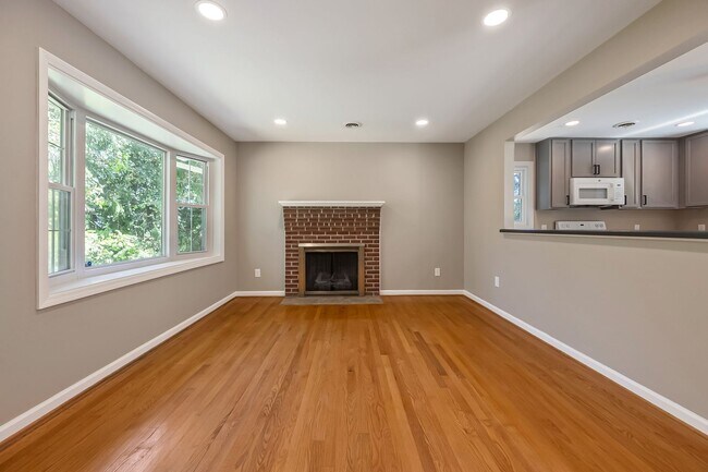 Building Photo - 4 bedoom 2 bath home in Blacksburg VA!