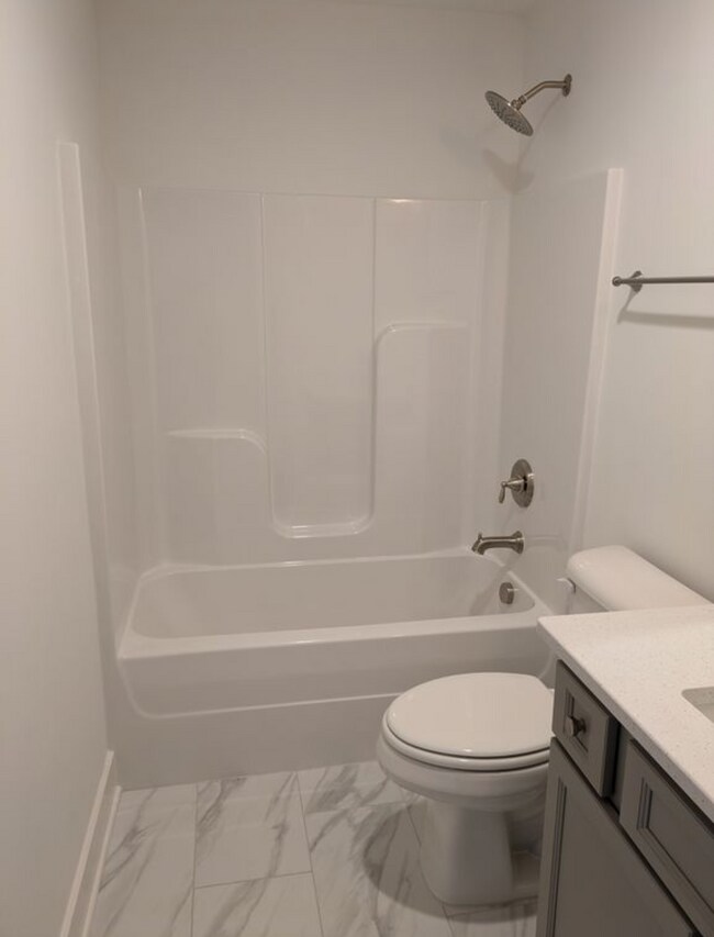 Building Photo - 5025 Greentree Dr