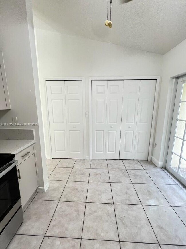 Building Photo - 13950 SW 151st Ct
