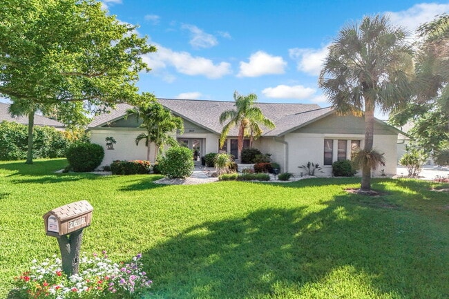 Building Photo - Furnished 4BR Waterfront Pool Home in Cape...