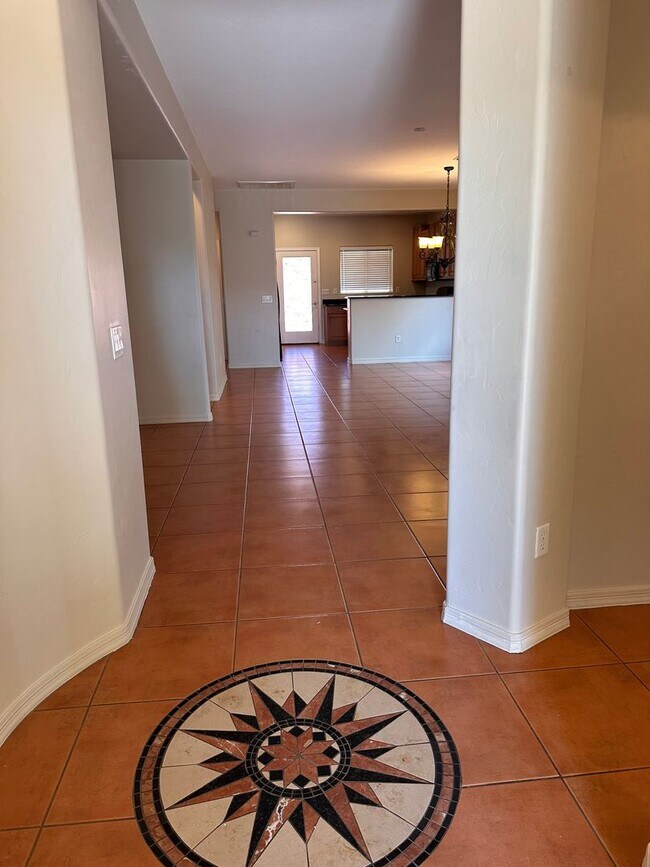 Primary Photo - Modern Home - 4 bedroom - Large Yard - Var...