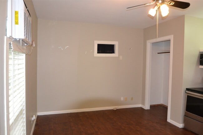 Building Photo - 211 Drew St