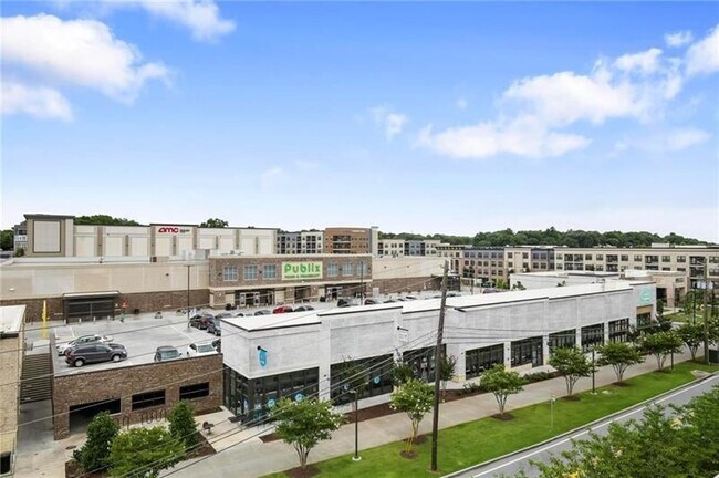 Building Photo - 890 Memorial Dr SE