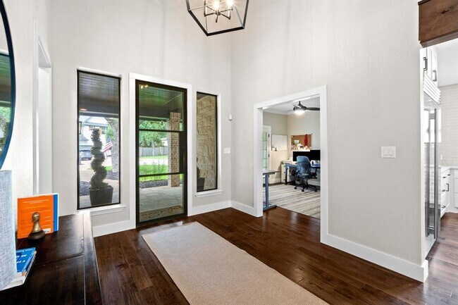 Building Photo - 104 Hazeltine Dr