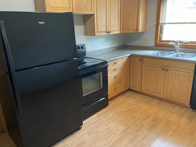Building Photo - 326 S 54th St