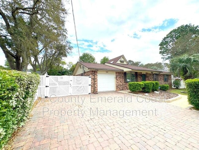 Building Photo - 504 Kelly St