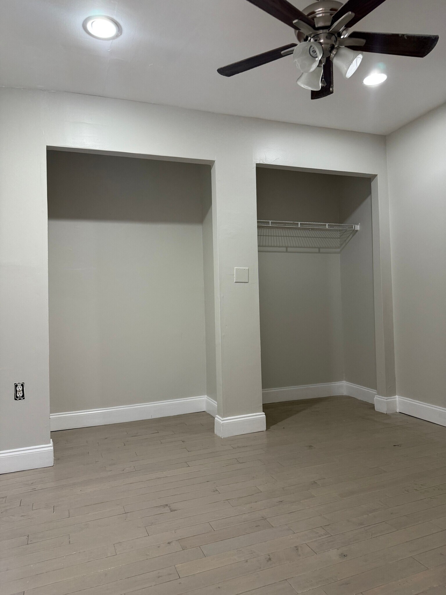 Building Photo - 2633 E Monmouth St