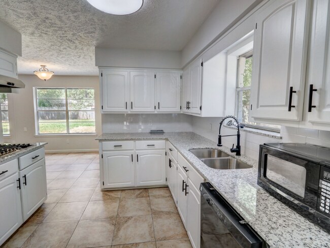 Building Photo - 1951 Round Spring Dr