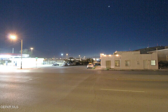 Building Photo - 601 N Copia St