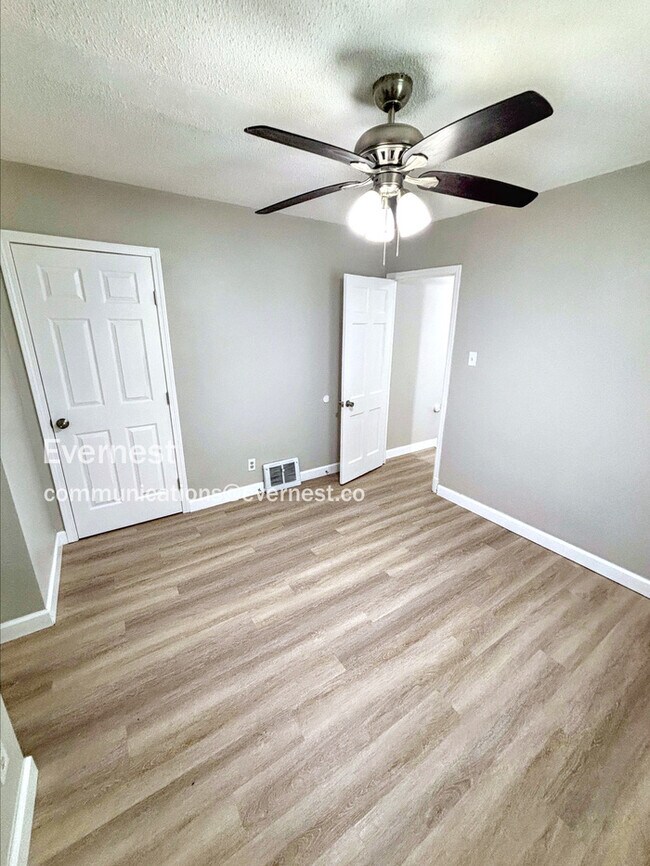 Building Photo - Updated 3 Bedroom Home in St Louis / Pet F...