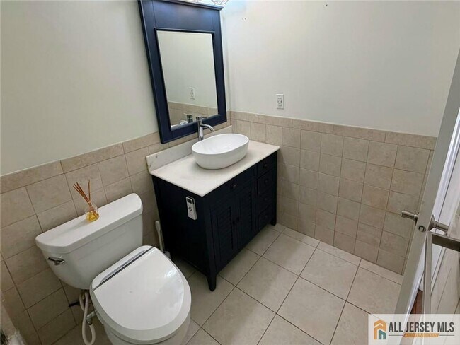 Building Photo - 770 Anderson Ave