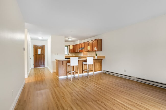 Building Photo - 5005 SW Mitchell St