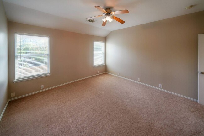 Building Photo - 4736 Green Bluff Dr