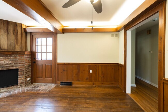 Building Photo - Charming Ranch Home with a great yard in Desirable Southwest Columbia