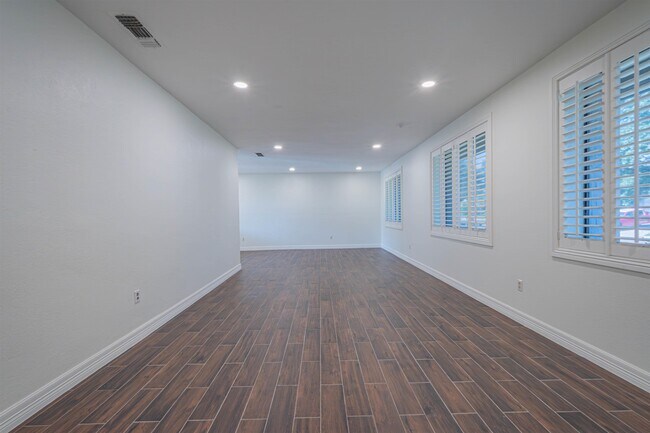 Building Photo - 226 Sunset Loop